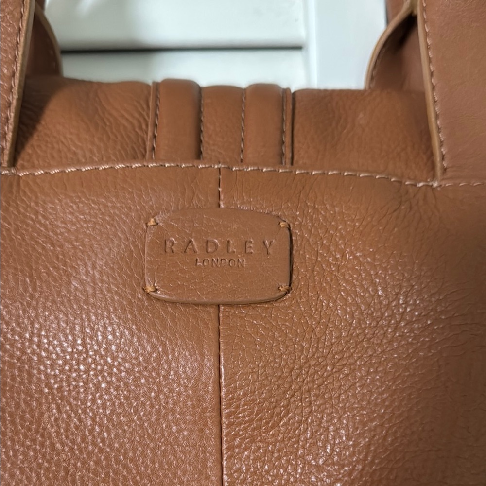 RADLEY LONDON Tan Leather Shoulder Bag with Structured Design